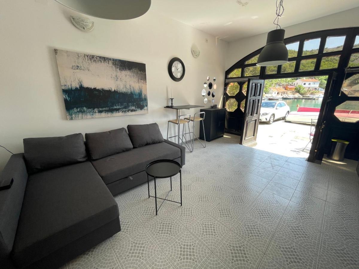 Pulic Apartment