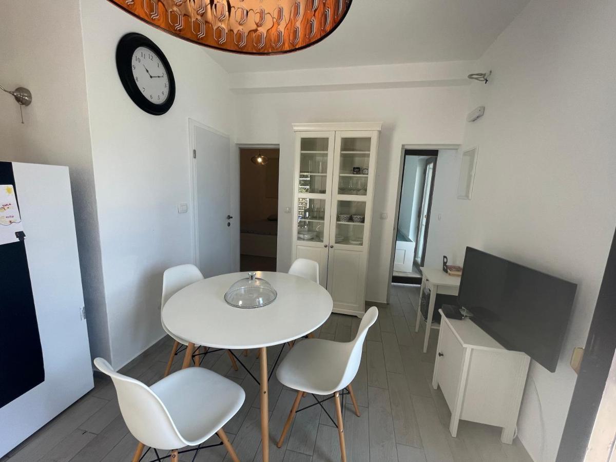 Apartment Pulic