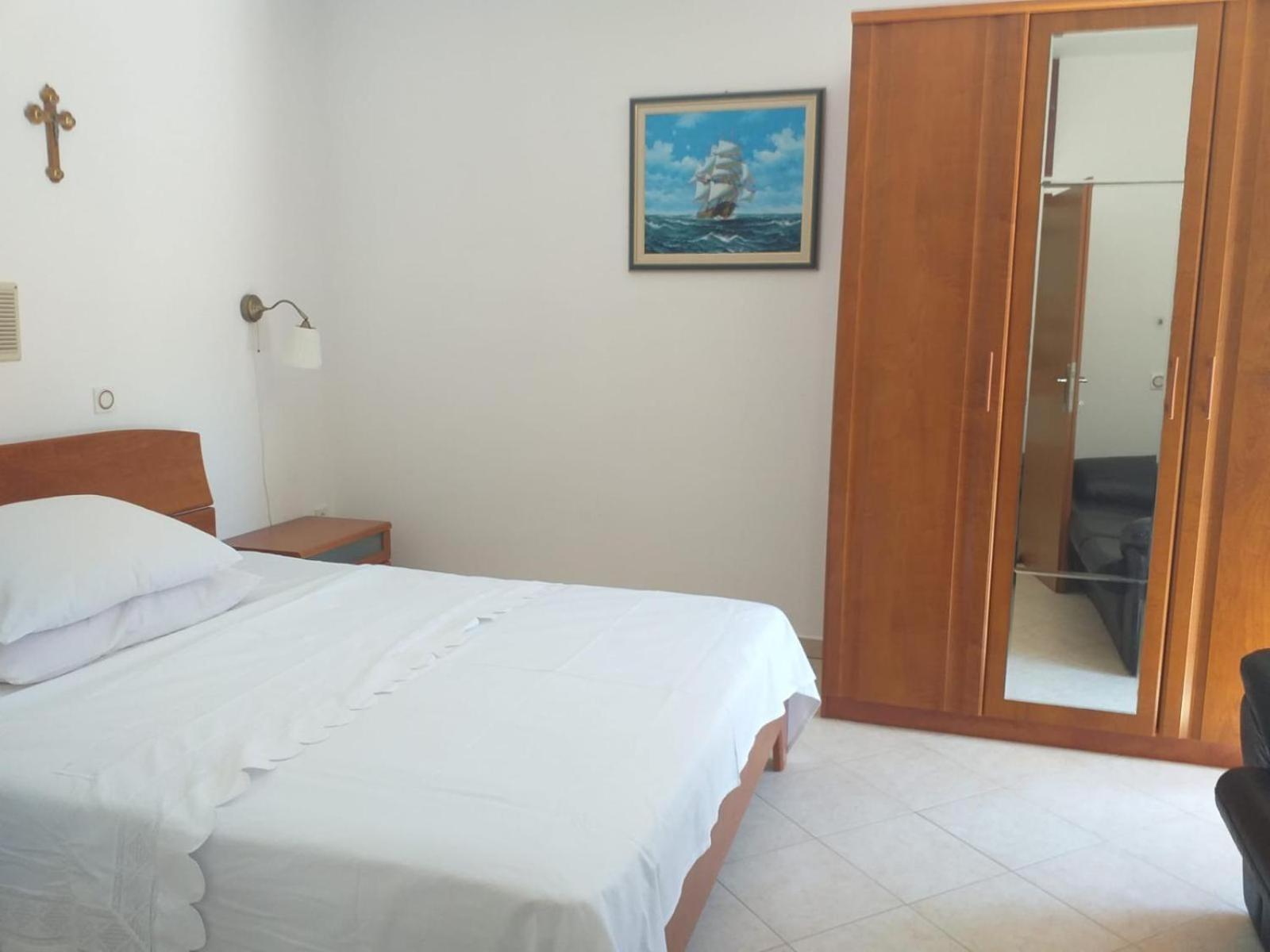 Pulic Apartment *
